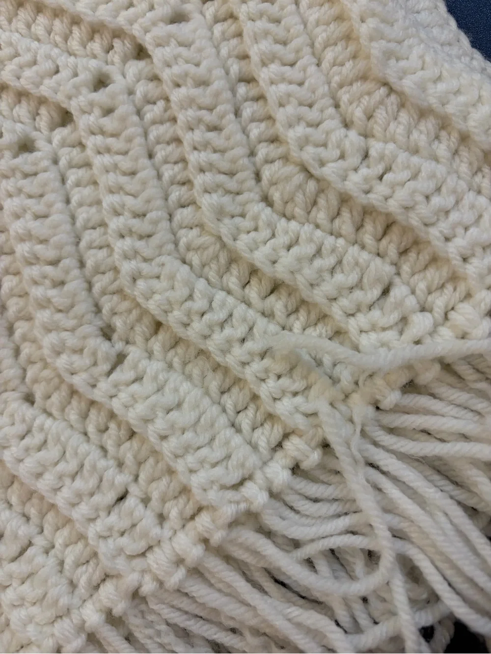 Hand crocheted bedspread with fringe - Picture 3 of 3